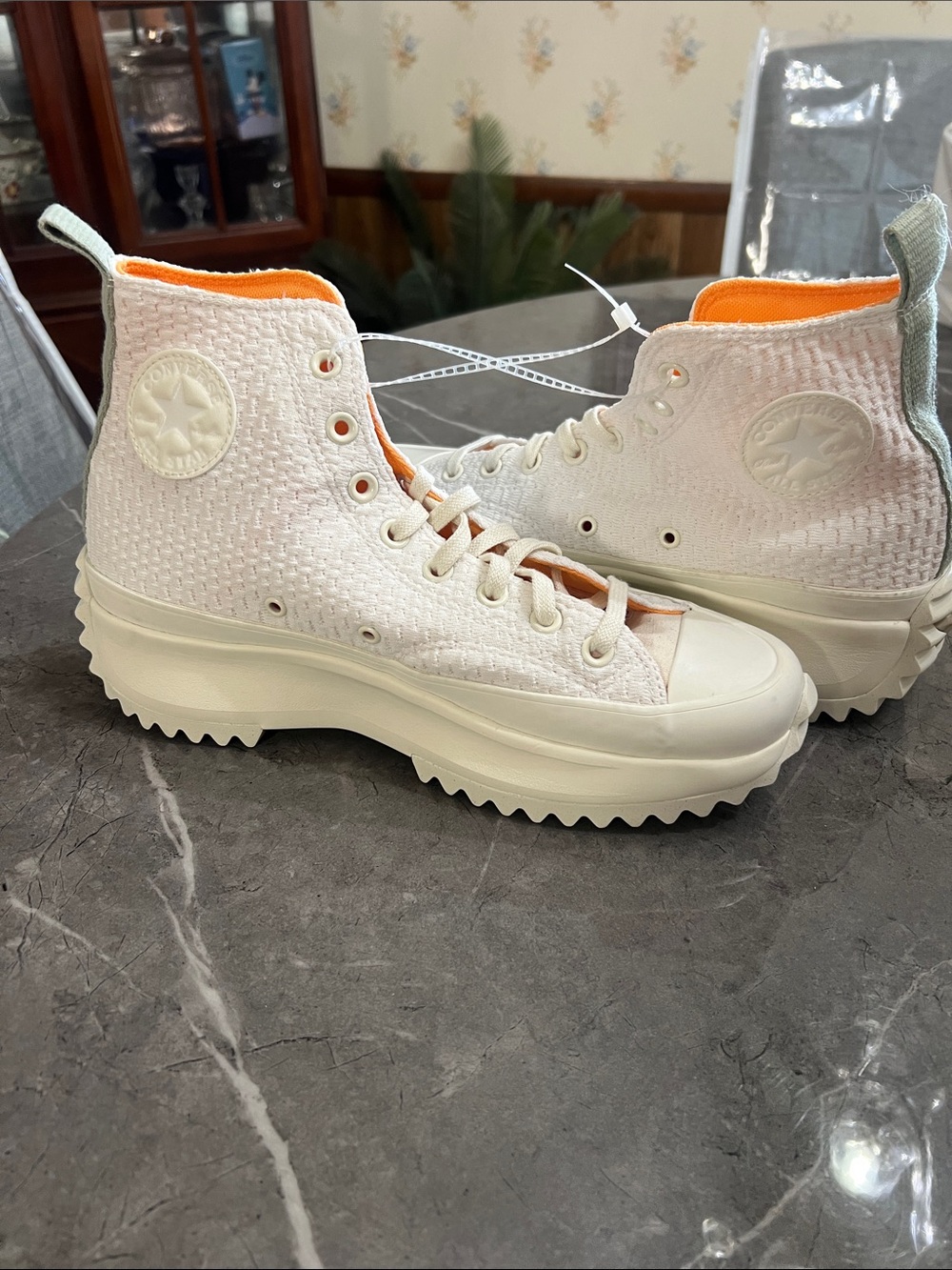 CONVERSE RUN STAR HIKE HI
PEACH DREAM/ORANGE HAVEN/EGRET - Picture 11 of 17